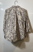 Load image into Gallery viewer, Chico's Womens Beige Black Floral No Iron Sateen Oasis Button-Up Shirt Size 12

