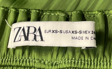 Load image into Gallery viewer, Zara Womens Green Elastic Waistband Pull-On Long Pleated Skirt Size XS-S
