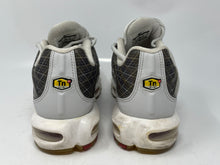 Load image into Gallery viewer, Authentic Nike Mens Air Max Plus BV1983-001 Gray Sneaker Shoes Size 10 Damaged
