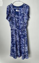 Load image into Gallery viewer, Talbots Womens Blue Floral Short Sleeve V-Neck Smocked Fit &amp; Flare Dress Size 8

