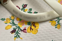 Load image into Gallery viewer, Authentic Tory Burch Womens White Yellow Floral Flat Flip Flop Sandals Size 5M

