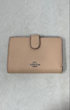 Load image into Gallery viewer, Coach Womens Beige Crossgrain Leather Card Holder Corner Zip Bifold Wallet
