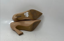 Load image into Gallery viewer, Vince Camuto Womens Akenta Beige Leather Slip-On Pointed Toe Pump Heels Size 7
