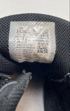 Load image into Gallery viewer, Nike Kids Air Jordan Max Aura 5 DZ4354-061 Black Sneaker Shoes Size 13.5C
