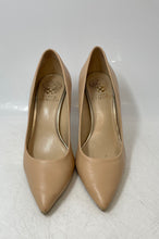 Load image into Gallery viewer, Vince Camuto Womens Thanley Beige Leather Pointed Toe Pump Heels Size 7 M
