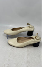 Load image into Gallery viewer, Everlane Womens The Day Cream Leather Slip-On Block Pump Heels Size 7.5
