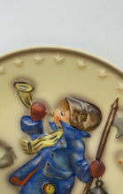 Load image into Gallery viewer, Goebel M.J Hummel Annual Series 2nd Edition 1972 Porcelain Collector Plate
