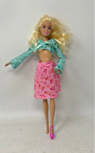 Load image into Gallery viewer, Blonde Hair Blue Eyes Plastic Decorative Barbie Fashion Doll With Pink Outfit
