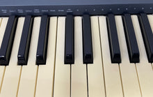 Load image into Gallery viewer, M-Audio Oxygen 25 3rd Gen 25-Key USB MIDI Controller Keyboard Not Tested
