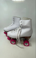 Load image into Gallery viewer, Chicago Skates Womens White Leather Lace-Up Ankle Roller Skates Size 9
