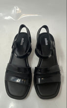 Load image into Gallery viewer, Melissa Womens Iggy Black Open Toe Block Heel Buckle Strappy Sandals Size 9
