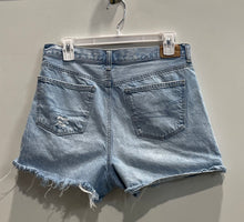 Load image into Gallery viewer, American Eagle Outfitters Womens Blue Denim Distressed Boyfriend Shorts Size 8
