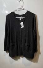 Load image into Gallery viewer, Cable &amp; Gauge Womens Gray Long Sleeve Cardigan Sweater Size Large With Tag
