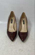 Load image into Gallery viewer, Nine West Womens Brown Croc Embossed Pointed Toe High Pump Heels Size 7.5 M
