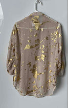 Load image into Gallery viewer, Shein Womens Beige &amp; Gold Foil Print Roll Tab Sleeve Button-Up Shirt Size 6
