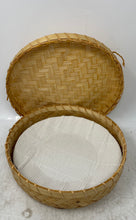 Load image into Gallery viewer, Set Of 2 Pcs Pottery Barn White Hurricane Decorative Collector Plates In A Box

