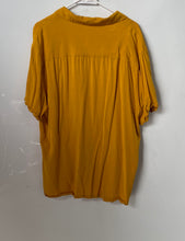 Load image into Gallery viewer, Forever 21 Mens Yellow Short Sleeve Collared Button-Up Shirt Size XL
