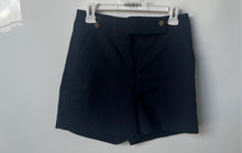 Load image into Gallery viewer, H&amp;M Womens Black Flat Front Slash Pockets Chino Shorts Size 4
