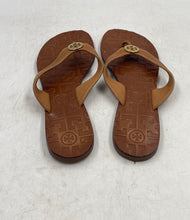Load image into Gallery viewer, Authentic Tory Burch Womens Thora Brown Leather Flip Flop Sandals Size 6M Worn
