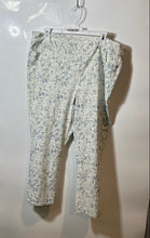 Load image into Gallery viewer, Mario Serrani Womens White Blue Floral Stretch Skinny Leg Capri Pants Size XL
