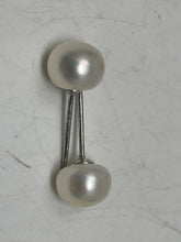 Load image into Gallery viewer, Unbranded Women's Silver Tone Earrings. Weight 1.2g
