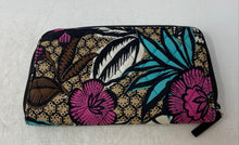 Load image into Gallery viewer, Vera Bradley Womens Multicolor Floral Quilted Inner Divider Zip-Around Wallet
