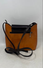 Load image into Gallery viewer, Vera Pelle Womens Orange Brown Leather Adjustable Strap Crossbody Handbag
