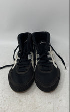 Load image into Gallery viewer, Asics Boys Matflex C921Y Black White Lace-Up Mid Top Wrestling Shoes Size 6
