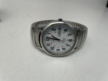 Load image into Gallery viewer, Timex Women's Silver-Tone Quartz Watch White Dial
