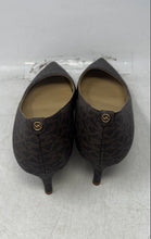 Load image into Gallery viewer, Michael Kors Womens Alina Flex Brown Monogram Kitten Pump Heels Size 11 M
