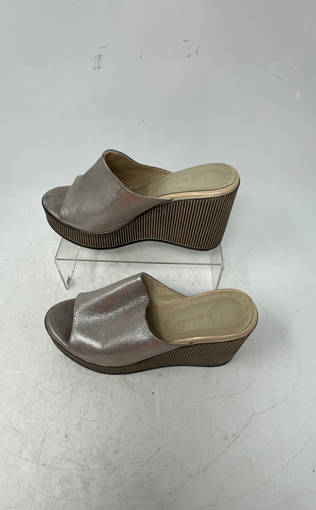 Bonavi Womens Gray Leather Slip-On Wedge Heel Platform Sandals Size 38