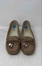 Load image into Gallery viewer, Michael Kors Womens Amber Beige Leather Bow Slip-On Loafer Shoes Size 6.5M
