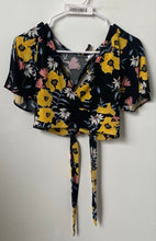 Load image into Gallery viewer, H&amp;M Womens Black Multicolor Floral Flutter Sleeve V-Neck Tie Back Cropped Top M
