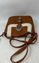 Load image into Gallery viewer, Mudd Womens Brown Beige Leather Inner Pockets Adjustable Strap Crossbody Bag
