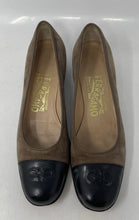 Load image into Gallery viewer, Authentic Salvatore Ferragamo Womens Brown Black Block Pump Heels Size 6 4A
