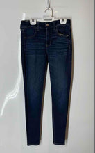 Load image into Gallery viewer, American Eagle Womens Blue Denim Dark Wash Stretch Skinny Leg Jeans Size 6
