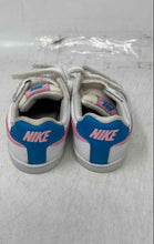 Load image into Gallery viewer, Nike Kids Court Royale White Round Toe Hook &amp; Loop Sneaker Shoes Size 5C
