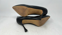 Load image into Gallery viewer, Vince Camuto Womens Black Leather Pointed Toe Slip-On Pump Heels Size 7.5 M
