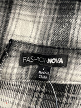 Load image into Gallery viewer, Fashion Nova Womens Black White Plaid Flat Front Back Zip Mini Skirt Size L
