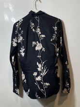 Load image into Gallery viewer, Guess Mens Black Floral Spread Collar Long Sleeve Button-Up Shirt Size XS
