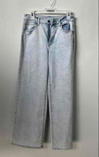 Load image into Gallery viewer, Forever 21 Womens Blue Denim Light Wash Premium Wide Leg Jeans Size 28

