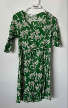 Load image into Gallery viewer, Mango Womens Green White Floral V-Neck Pullover Short Sleeve Sheath Dress Size 2

