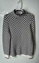 Load image into Gallery viewer, Tommy Hilfiger Womens White Black Chevron Long Sleeve Pullover Sweater Size S/P
