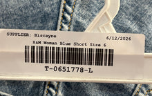 Load image into Gallery viewer, H&amp;M Womens Blue Denim Medium Wash Stretch Pockets Jean Shorts Size 6

