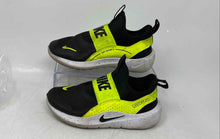 Load image into Gallery viewer, Nike Kids Flex Runner 4 Black Green Slip-On Low Top Running Shoes Size 1Y
