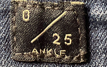 Load image into Gallery viewer, Lucky Brand Womens Blue Pockets Denim Skinny Leg Ankle Jeans Size 0/25
