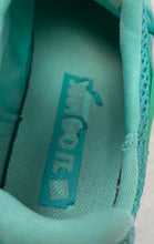 Load image into Gallery viewer, Nike Womens Darwin Hyper 819959-331 Turquoise Sneaker Shoes Size 7.5

