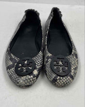 Load image into Gallery viewer, Authentic Tory Burch Womens Black Gray Snakeskin Ballet Flats Size 10.5M Damaged
