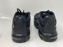 Load image into Gallery viewer, Authentic Nike Kids Air Max Plus DJ0675-200 Black Sneaker Shoes Size 2.5Y Worn

