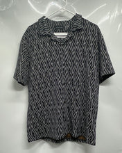 Load image into Gallery viewer, Tahari Mens Black White Geometric Print Short Sleeve Button-Up Shirt Size M
